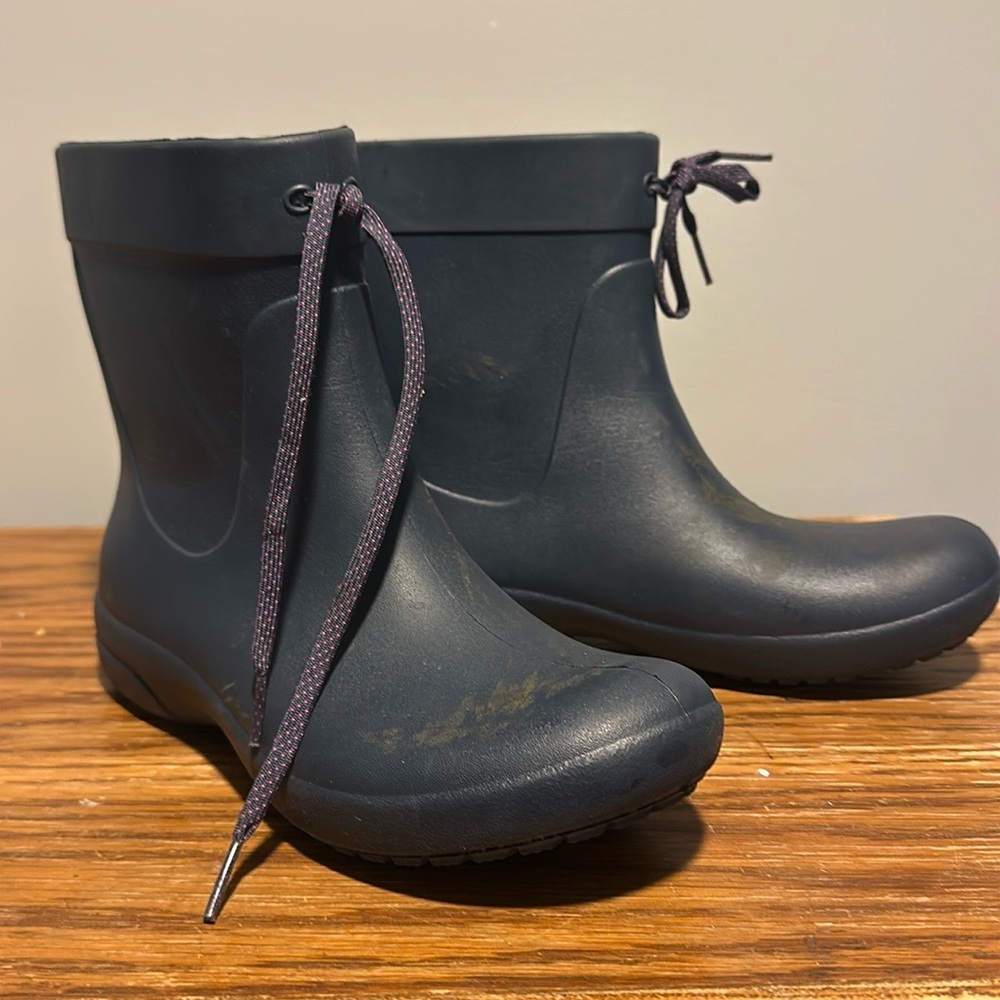Crocs womens rain boot size 9